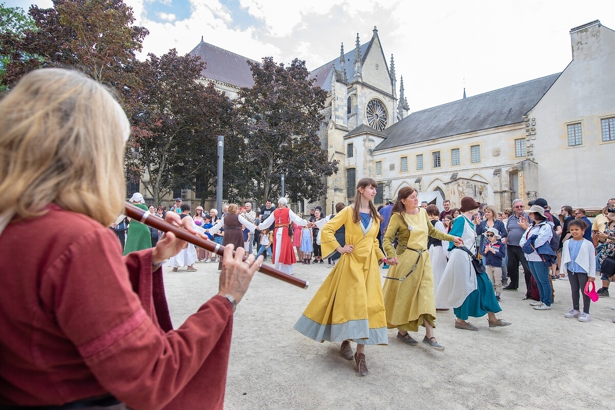 Initiation aux danses du Moyen Âge et de la Renaissance Le 22 sept 2024