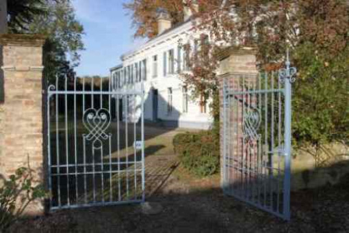 Découverte du MANOIR DE PONT DE METZ - Ses extérieures et Quatre siècles d