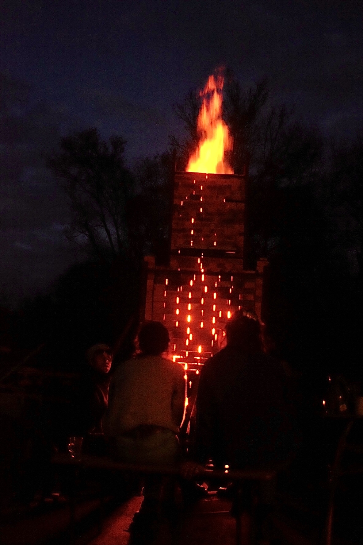 Cuisson collective autour du four à bois