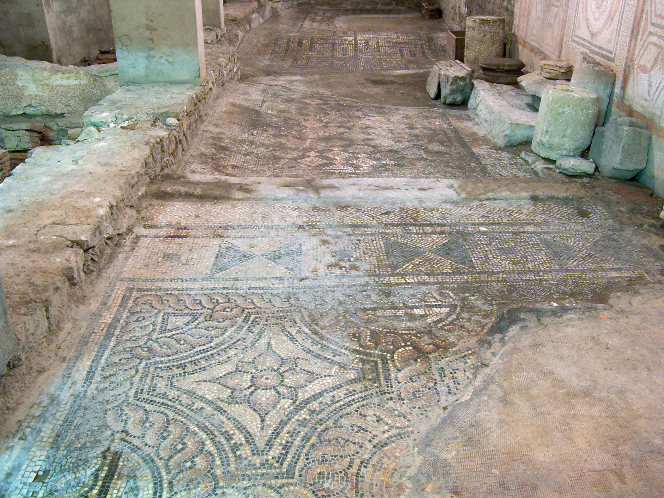 Visite de la domus, villa antique à Besançon