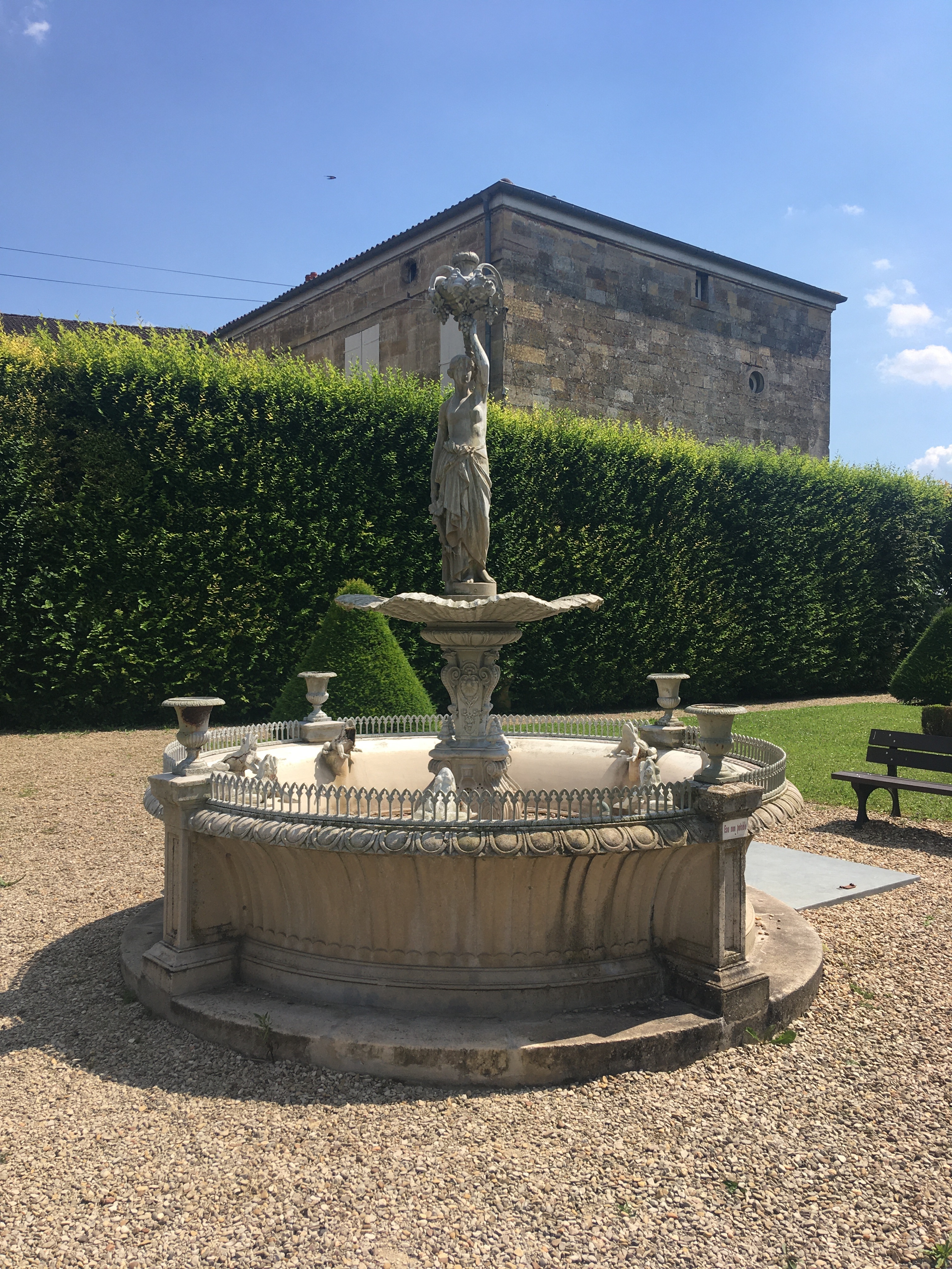 Découvrez la fontaine du Café des Oiseaux