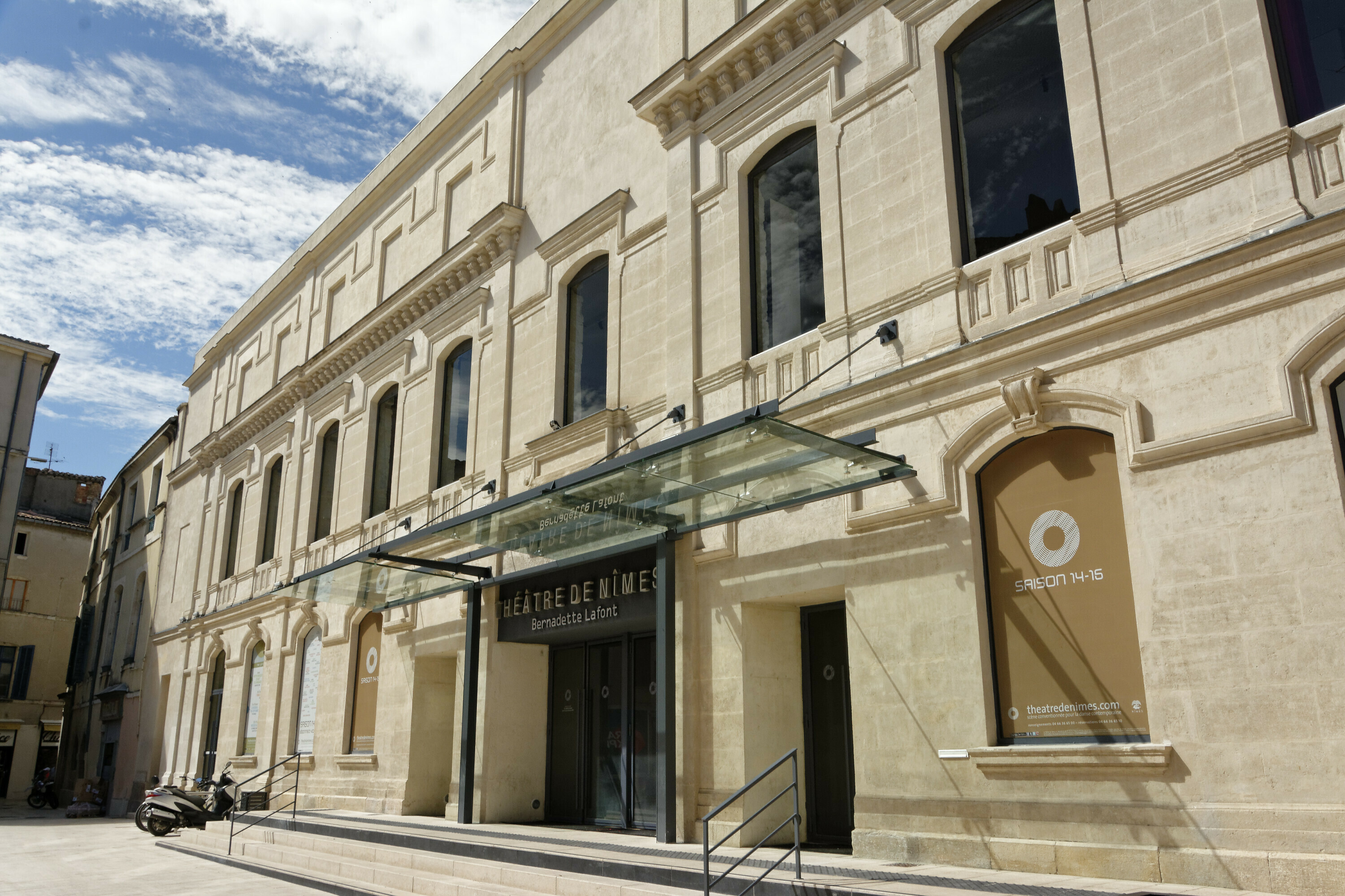 Poussez les portes du théâtre Bernadette Lafont... Le 21 sept 2024