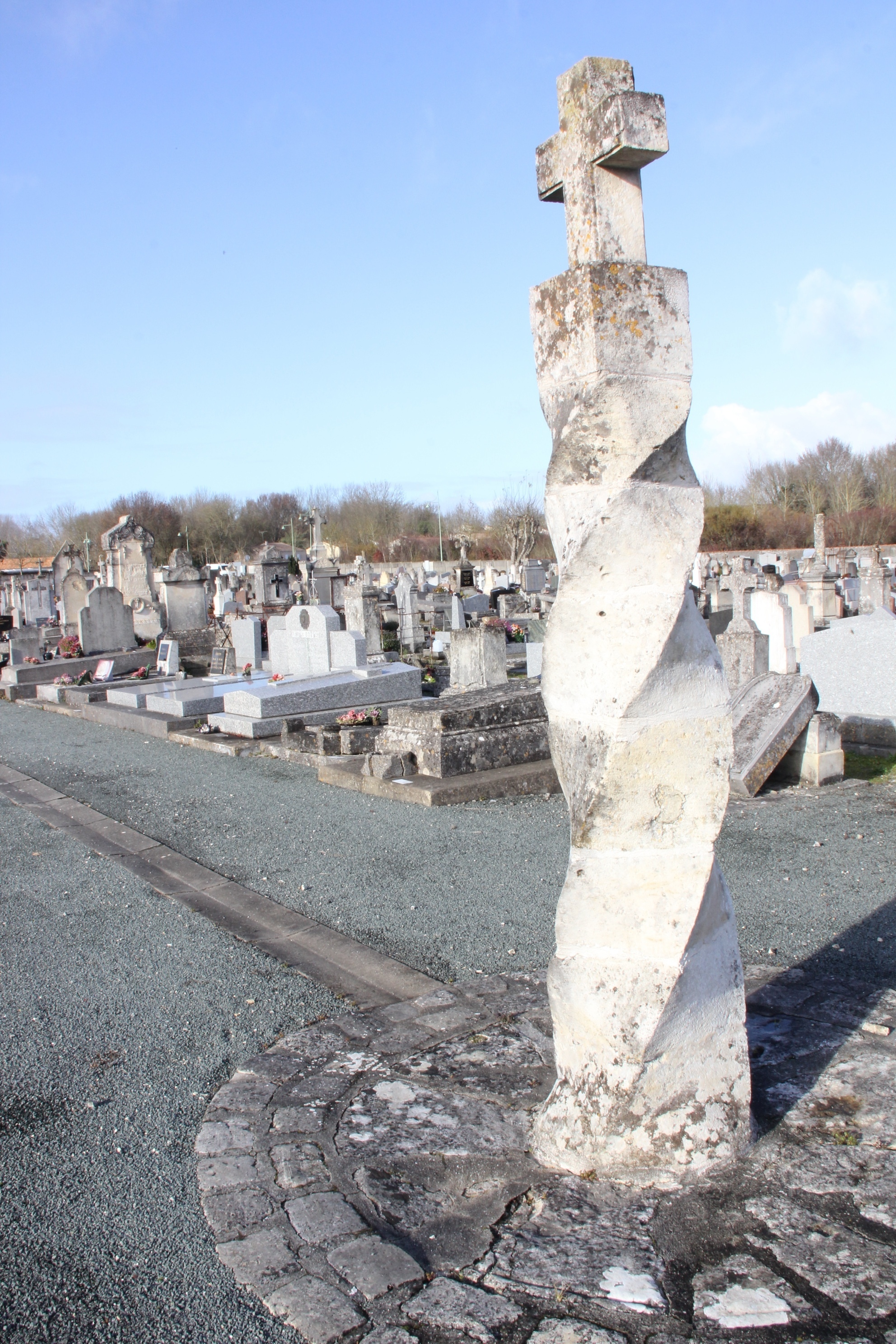 Visite du cimetière à la découverte des disparus en mer