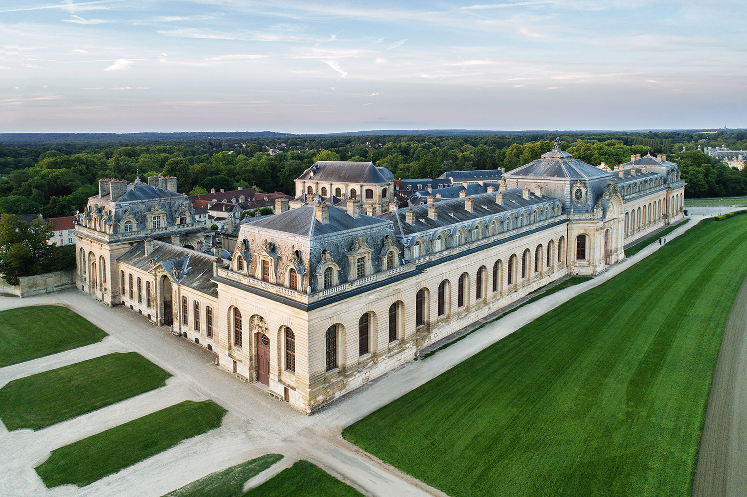 Les toits des Grandes Écuries