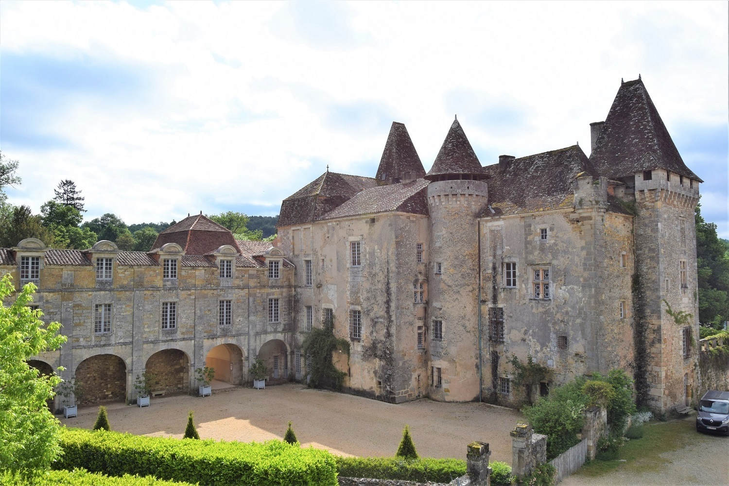 Participez à une visite des extérieurs du château, de l