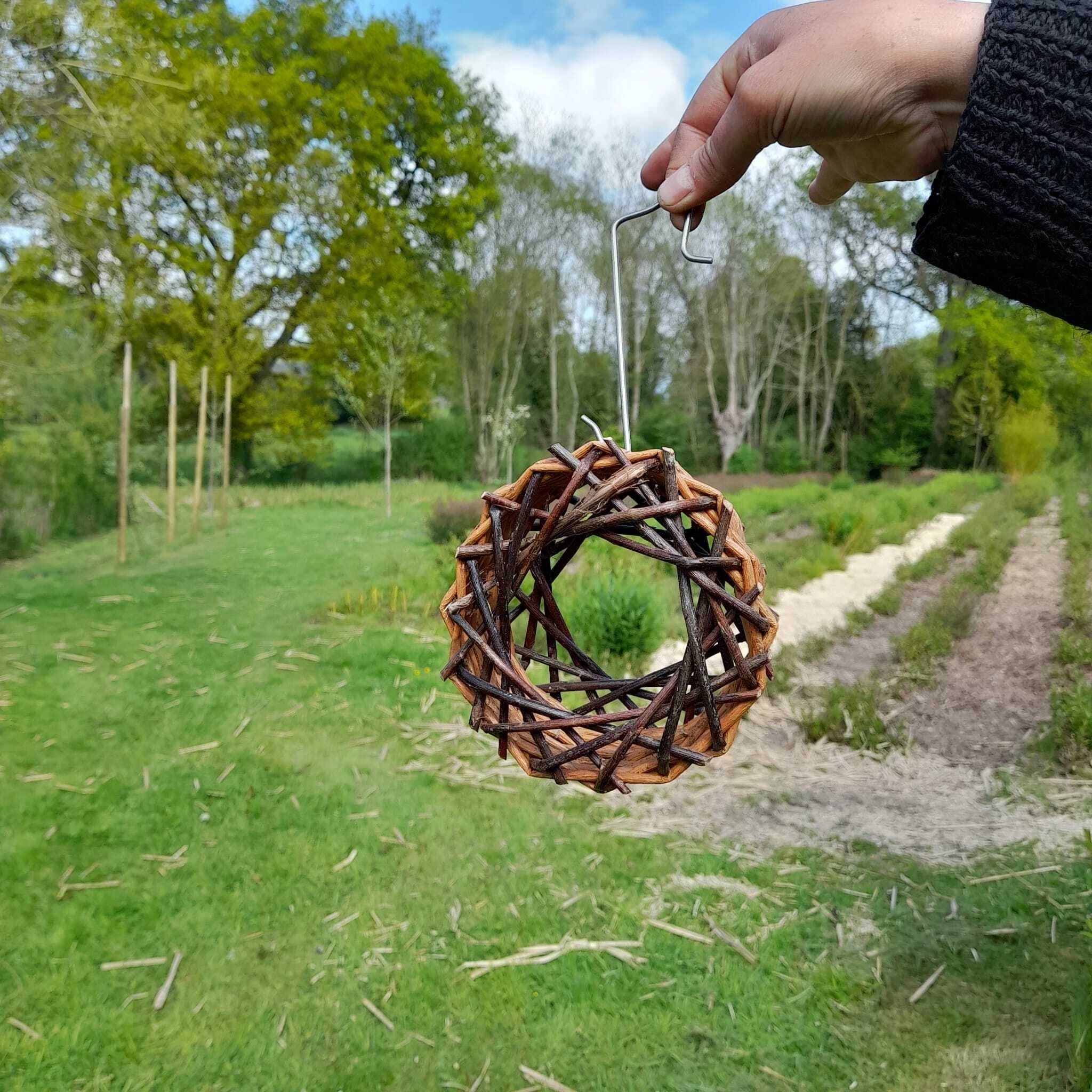 Mangeoire à oiseaux en osier