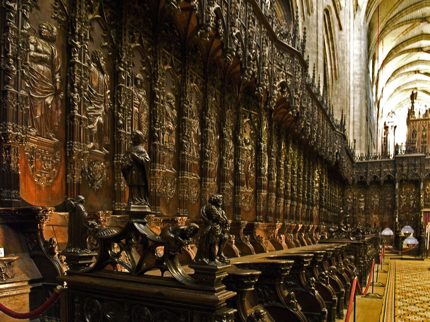 Visite libre et gratuite de la cathédrale de son grand chœur en bois sculpté et de la crypte