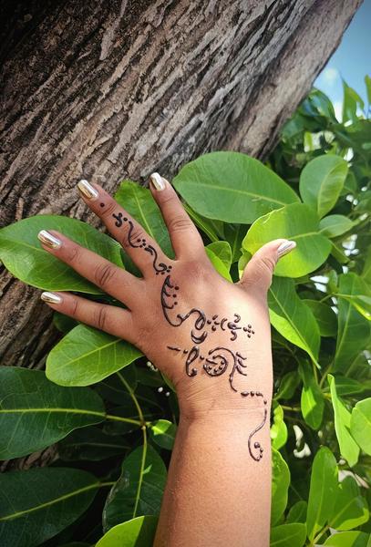 Tatouage Ephémère au Henné à l'Habitation La Salle