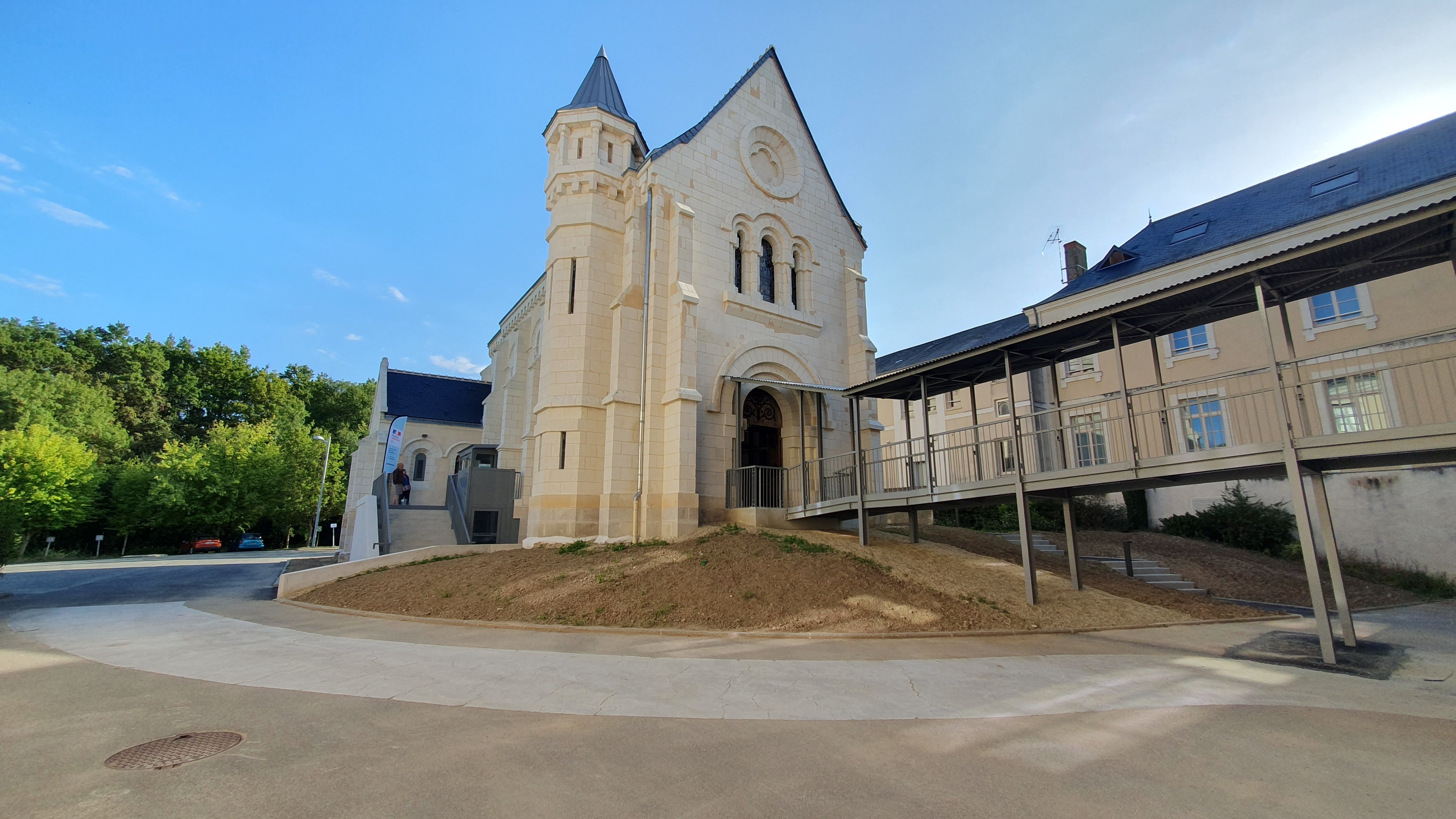 Chapelle Saint-Joseph de Baugé, maison France Services