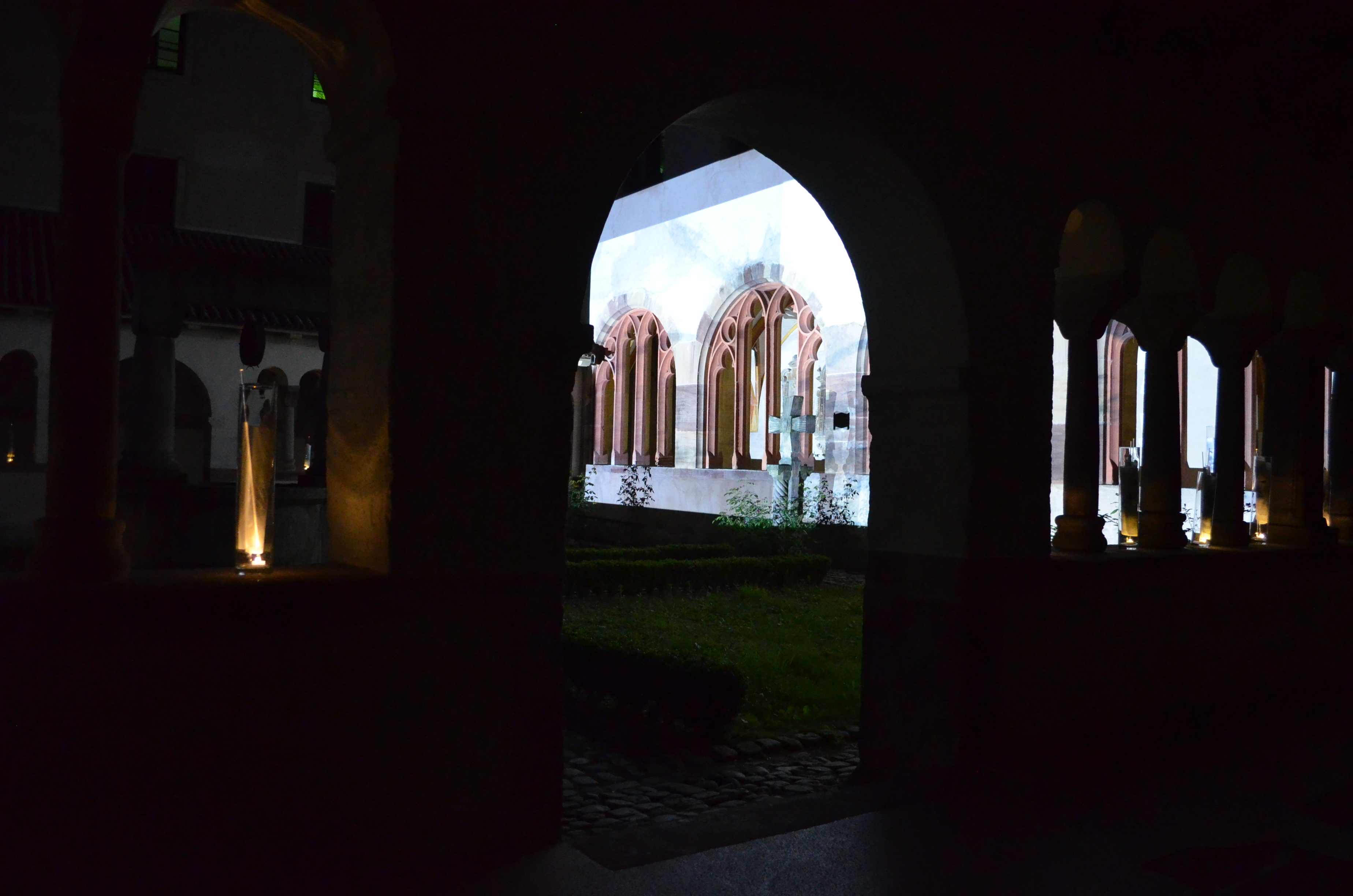 Explorez une église en nocturne