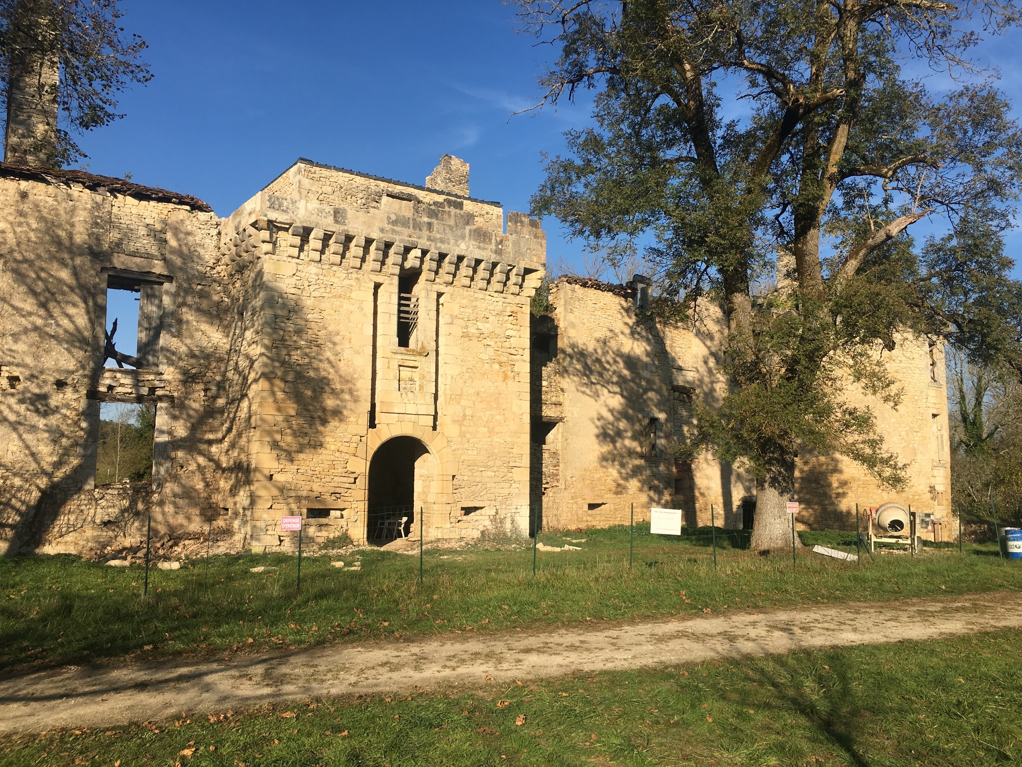 Découvrez les vestiges du château et les actions de sauvegarde mises en place