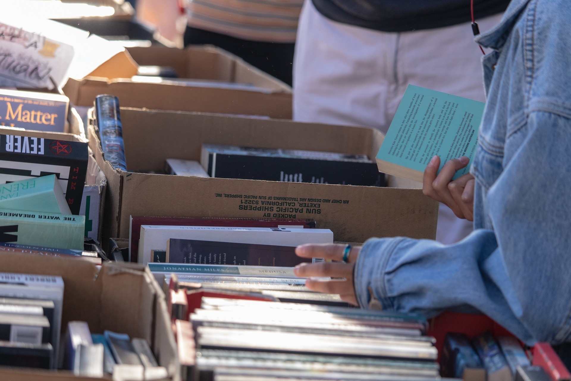 Braderie de documents déclassés à la médiathèque Jean-Jaurès