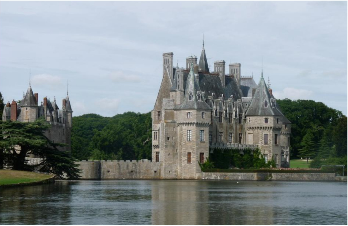 Visite libre de la cour intérieure du château