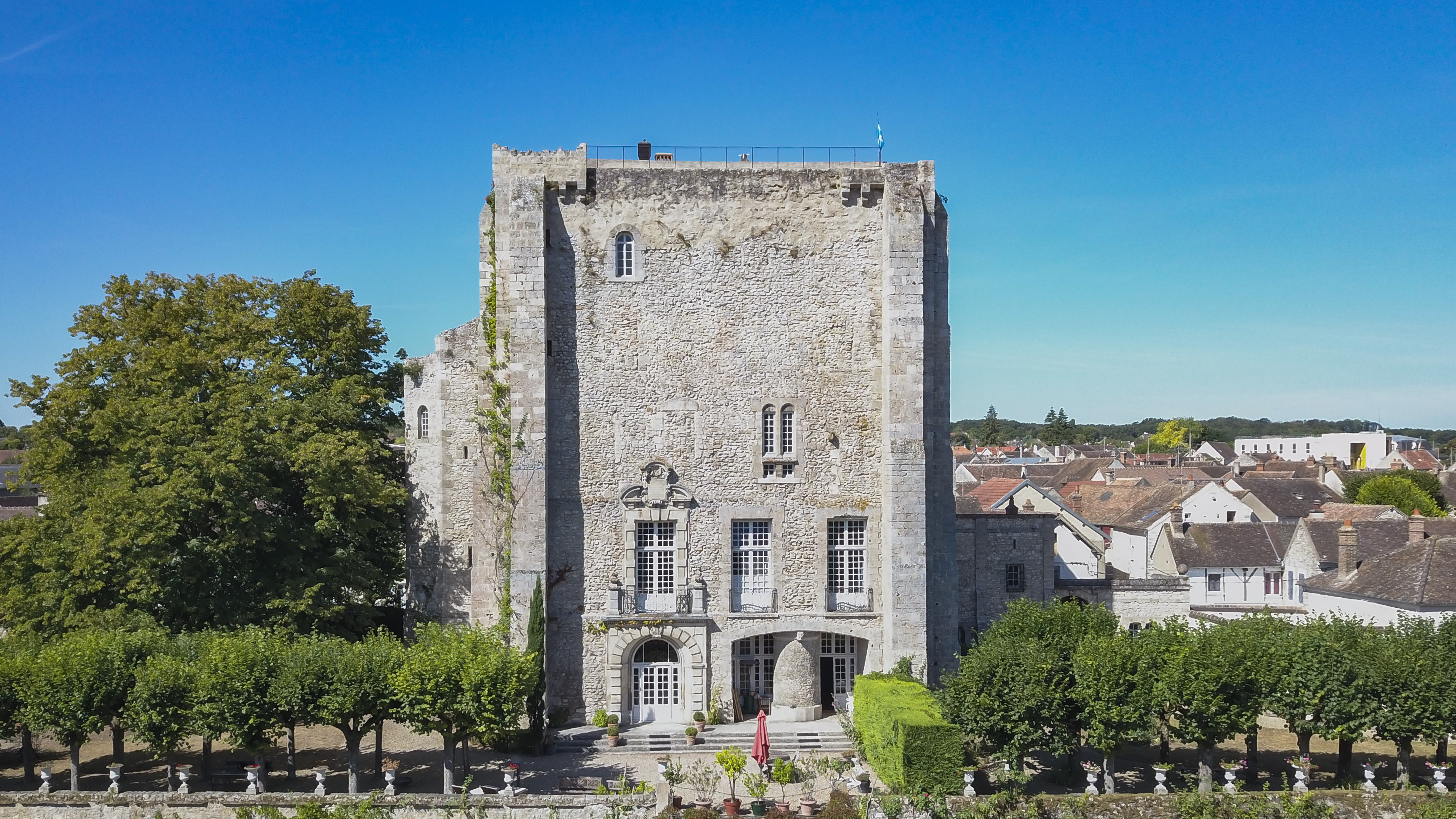 Initiation à la chevalerie et aux combats médiévaux au donjon de Moret