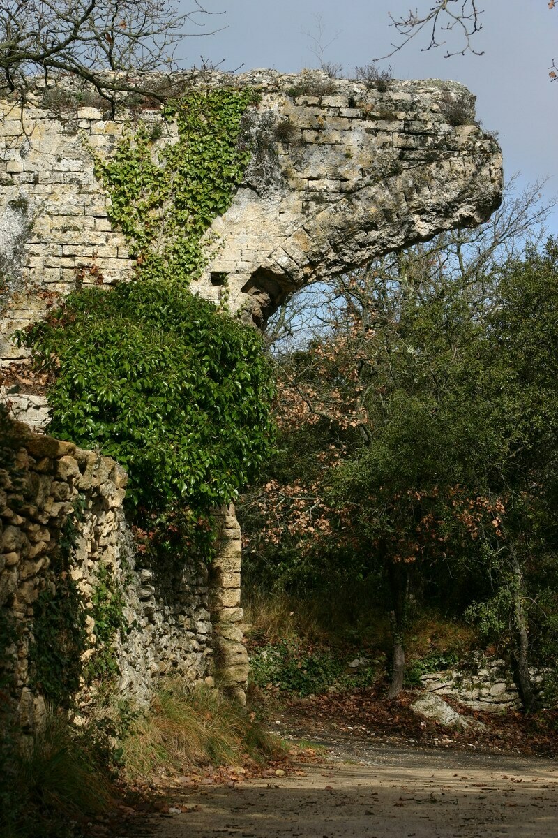 Balade archéologique le long des vestiges du pont du Gard