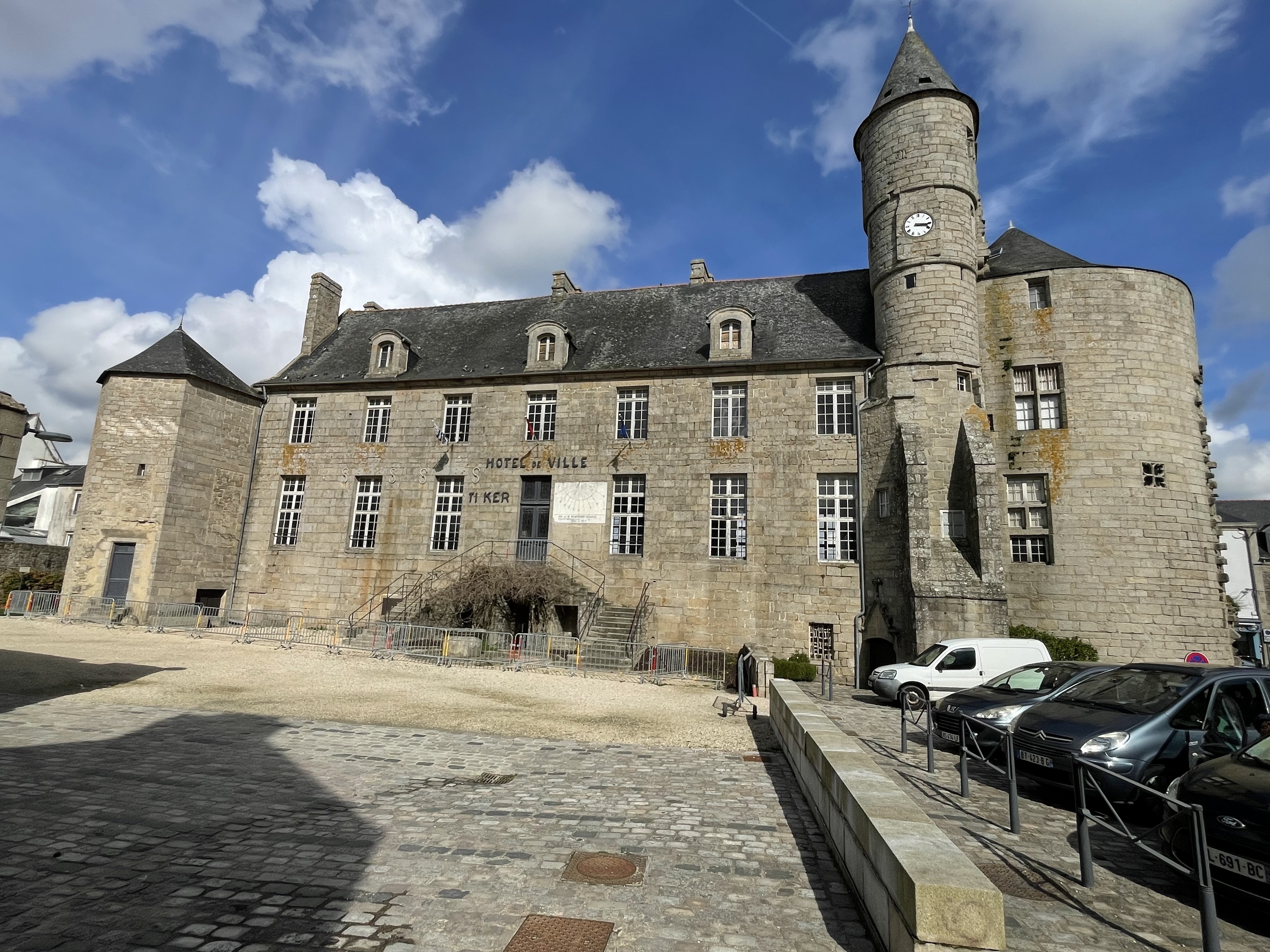 Présentation du chantier du château des Barons du... Le 21 sept 2024