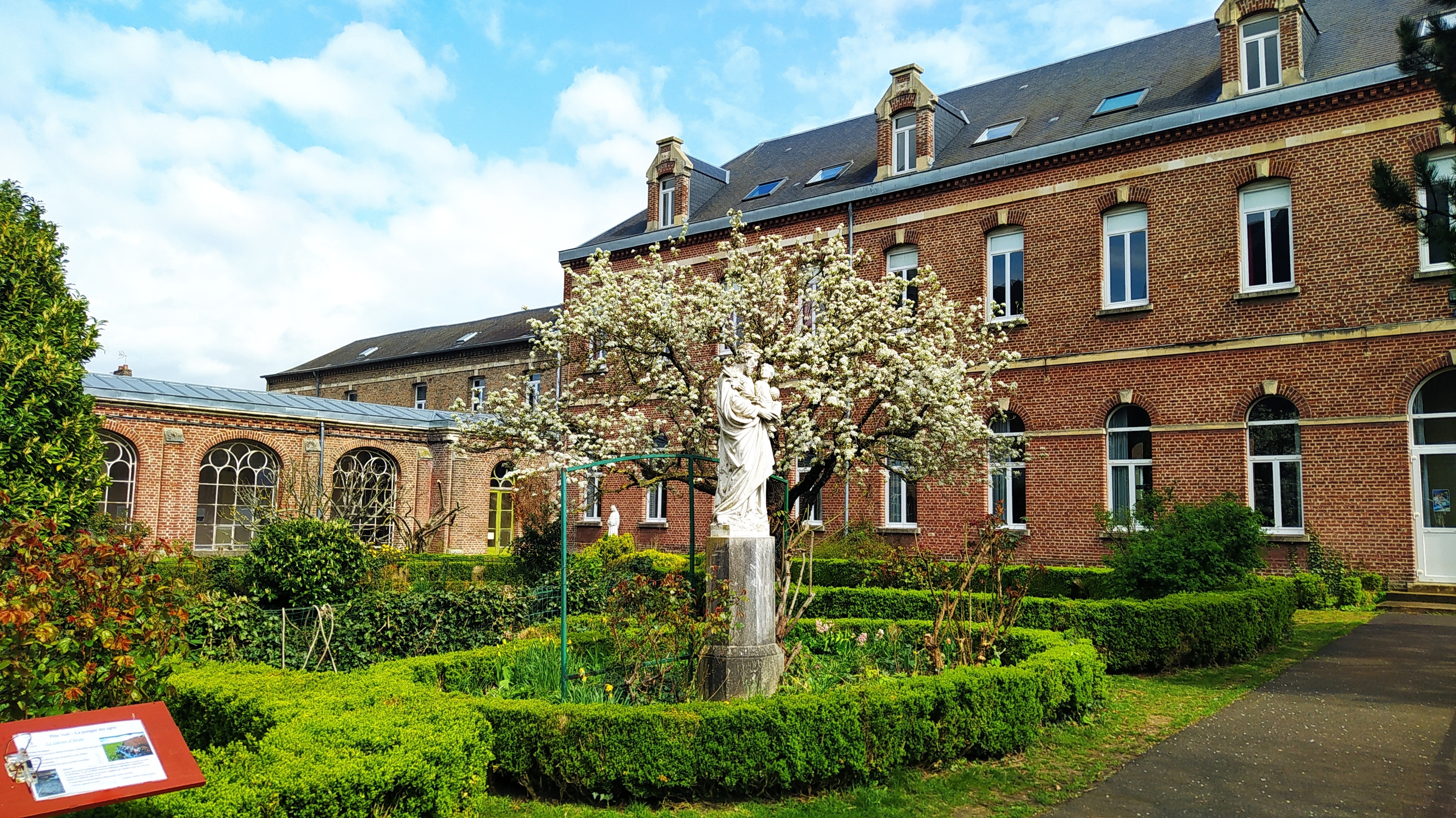 Visite guidée sur les traces de la Congrégation Sainte-Famille et des Franciscains d