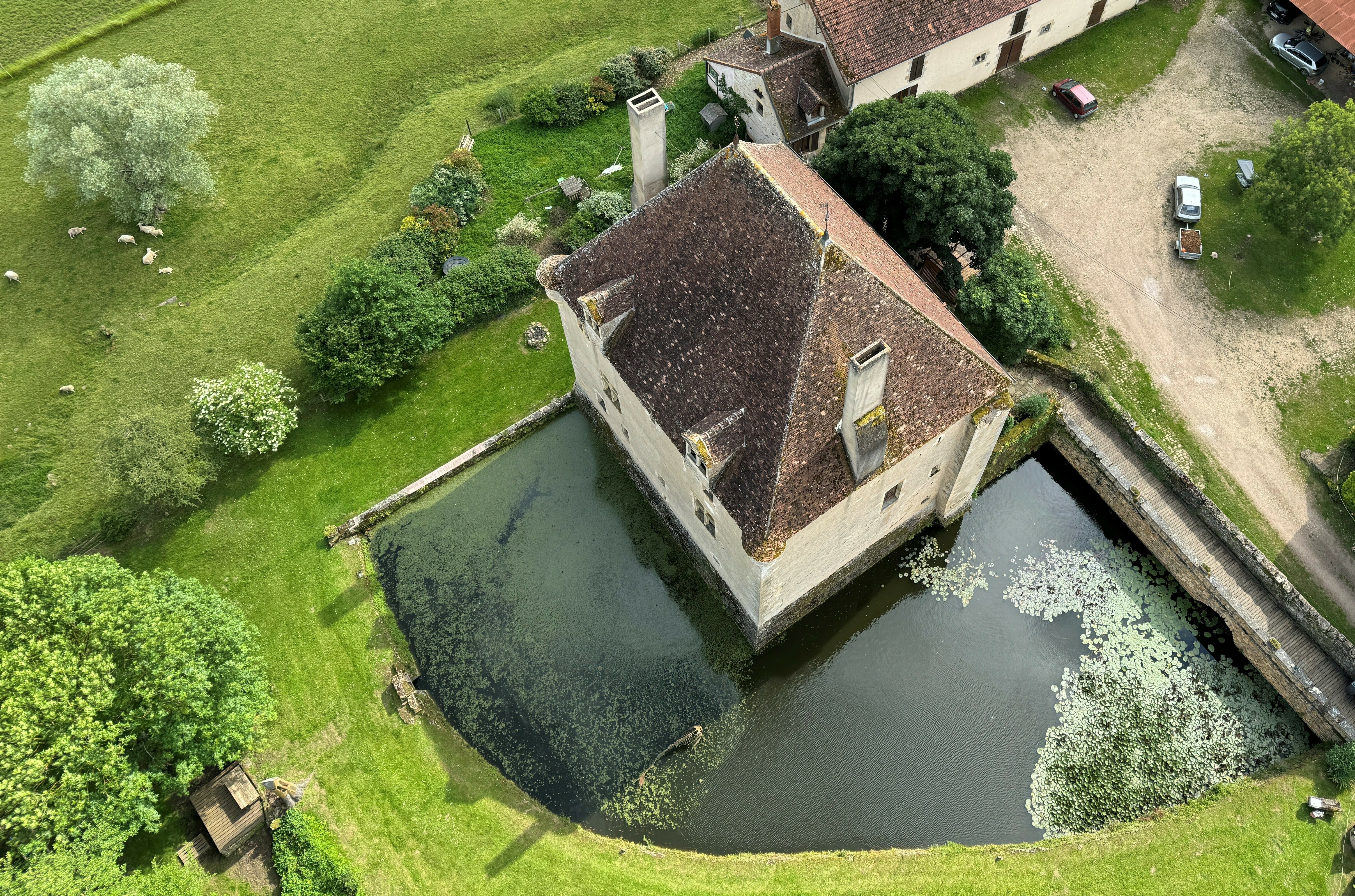 Visite du prieuré de Lurcy-le-Bourg et exposition de céramiques,... Du 21 au 22 sept 2024