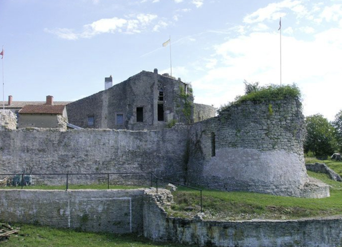 Parcourez des expositions dans un château du XVe siècle