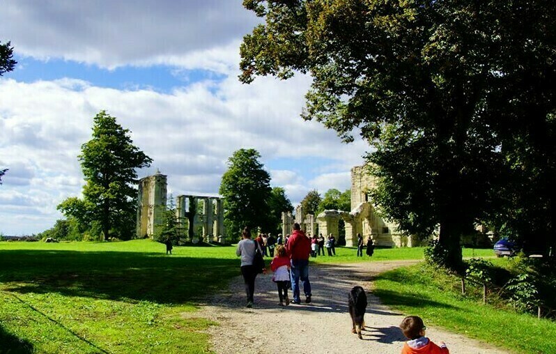 Visite libre du parc et des vestiges du Château Royal des trois Reines, à Montceaux-les-Meaux