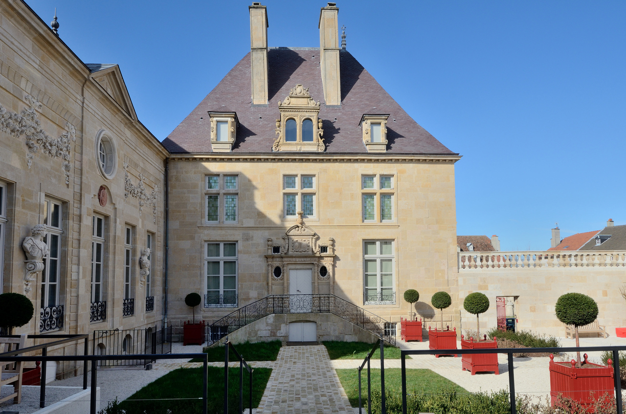 Découvrez un hôtel particulier du siècle... Du 21 au 22 sept 2024