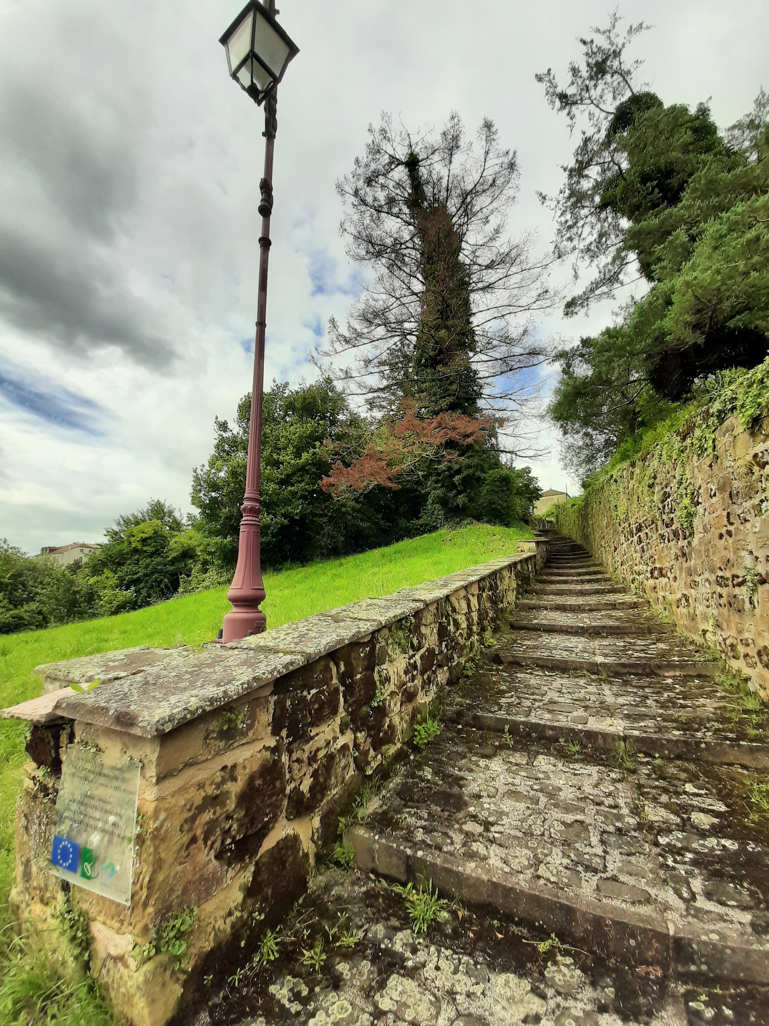 Levez les yeux ! Visite commentée : "Voie romaine, route impériale, nationale 19, ruelles et venell…