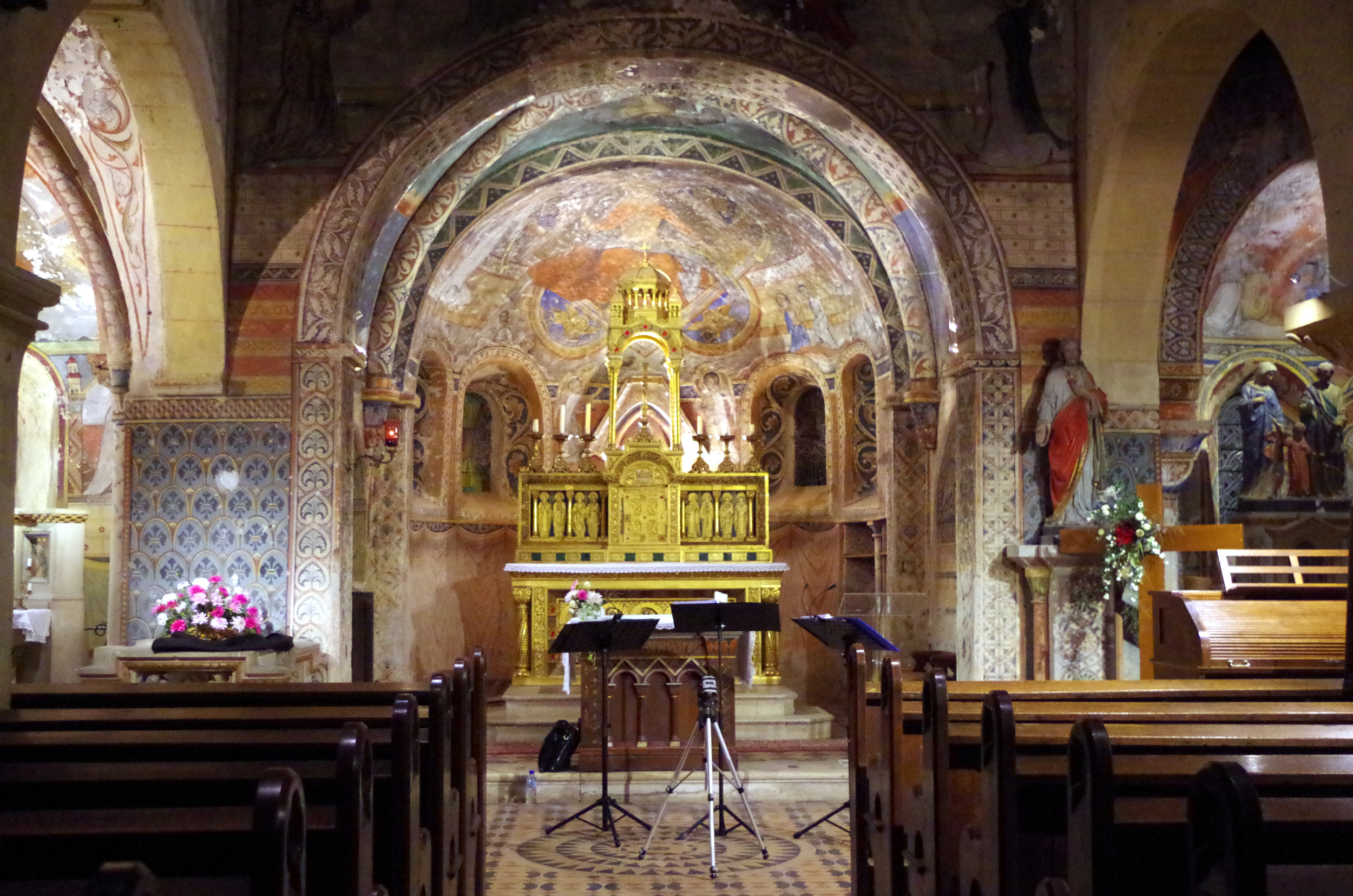 Concert-apéritif dans une église romane fortifiée du XIIème siècle