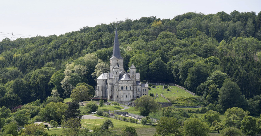 Découvrez une église édifiée sur les contreforts de l