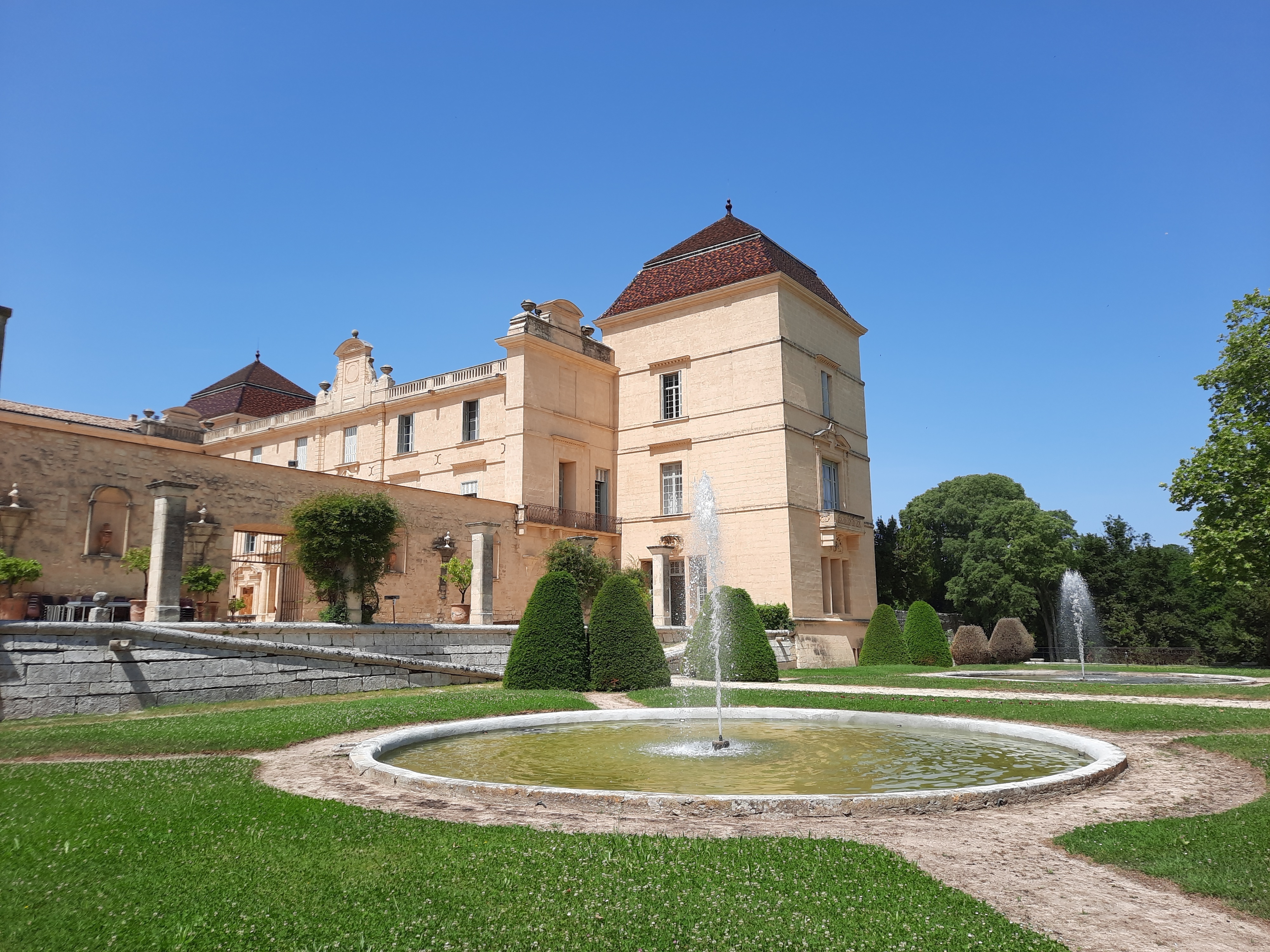 Expositions sur le château, la famille de Castries, l