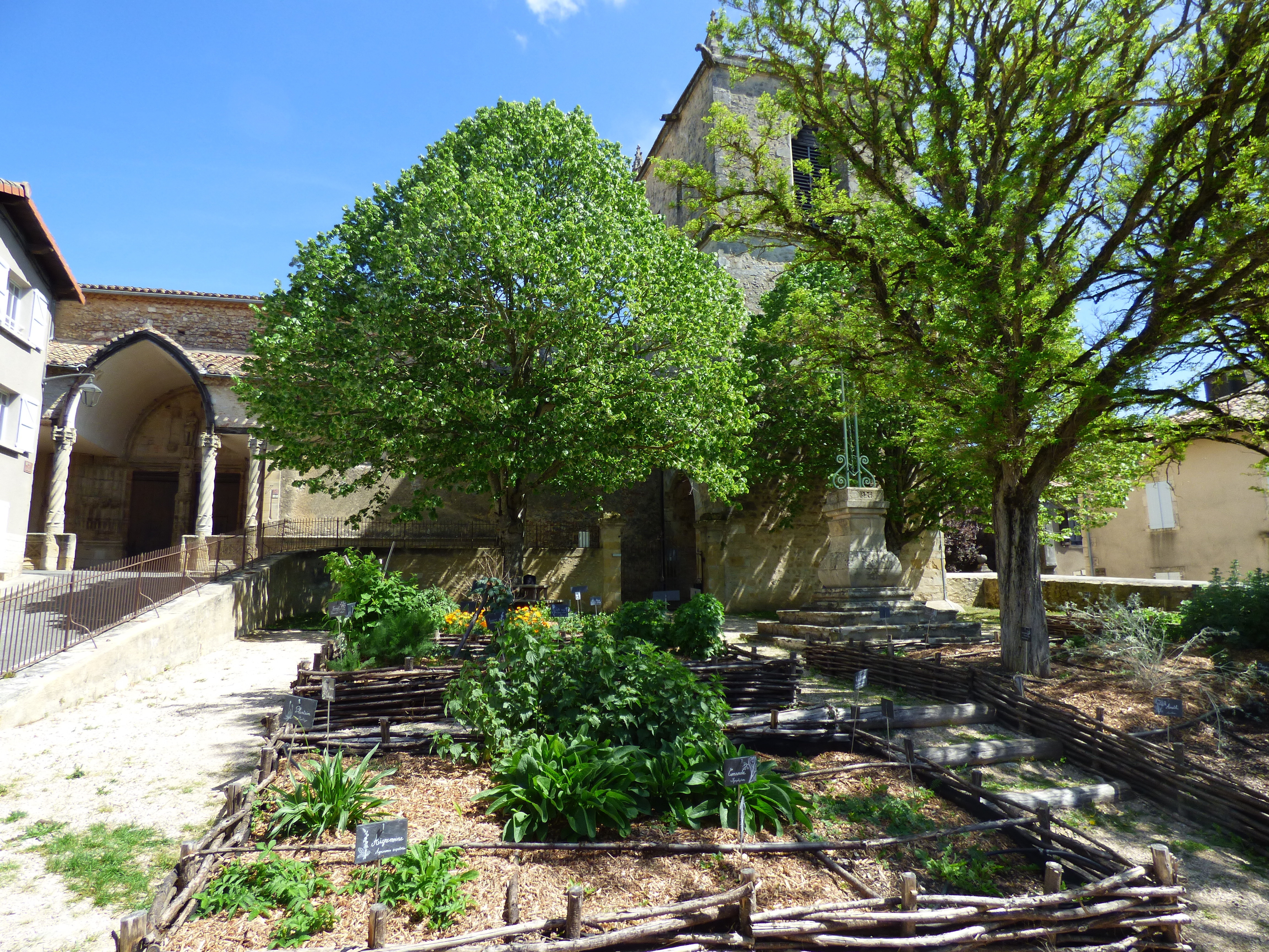 Visite guidée de la cité à travers ses jardins... Le 21 sept 2024