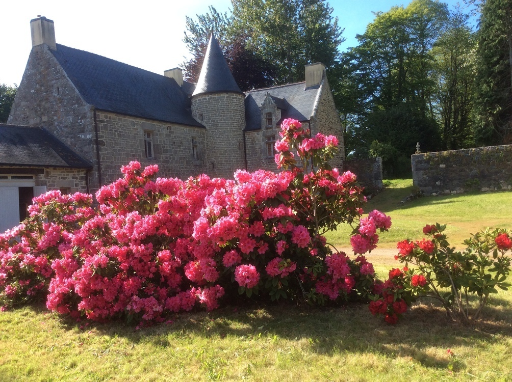 Visite des extérieurs au Manoir du Lézard