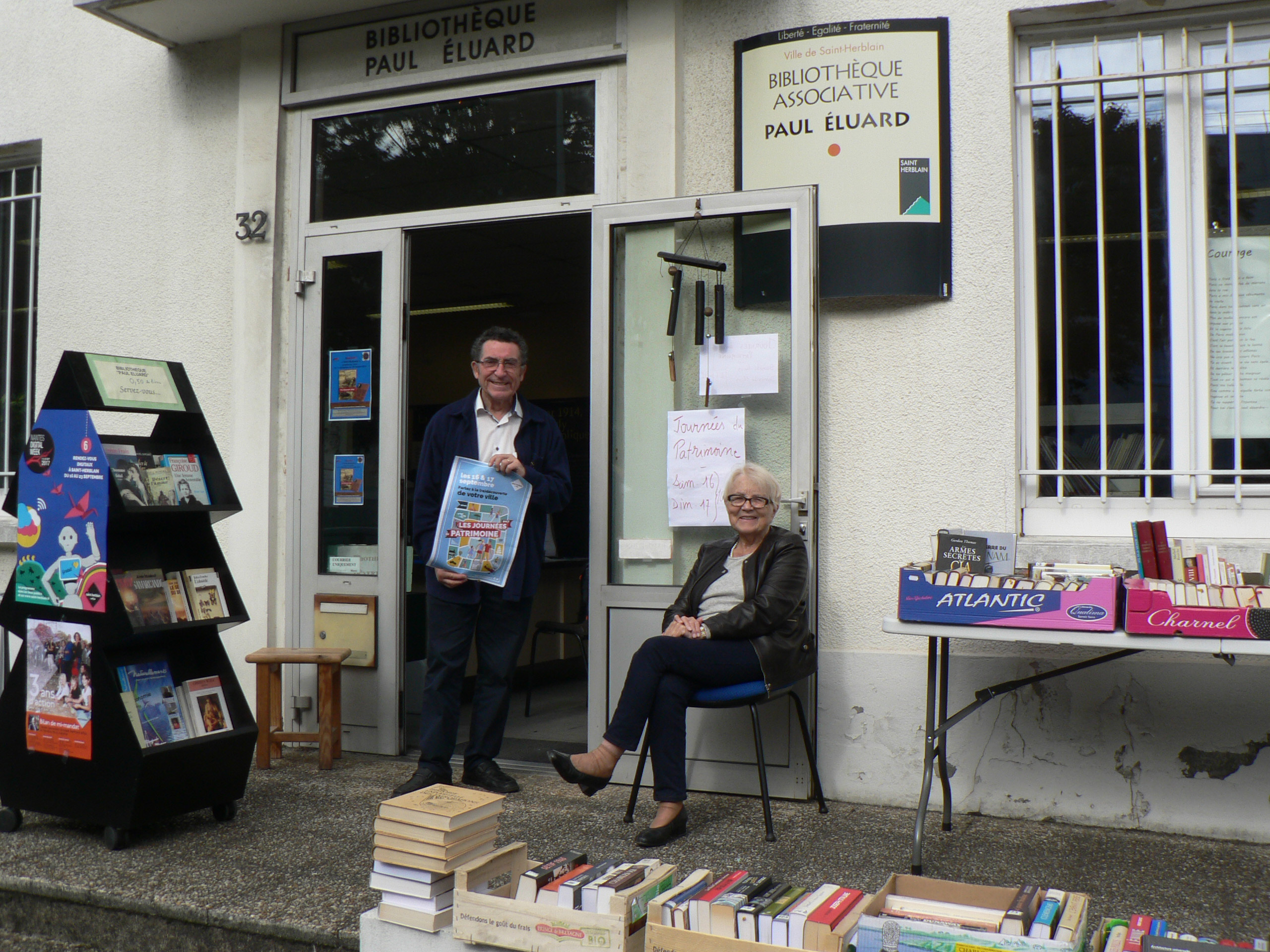 Visite de la bibliothèque associative Paul Eluard