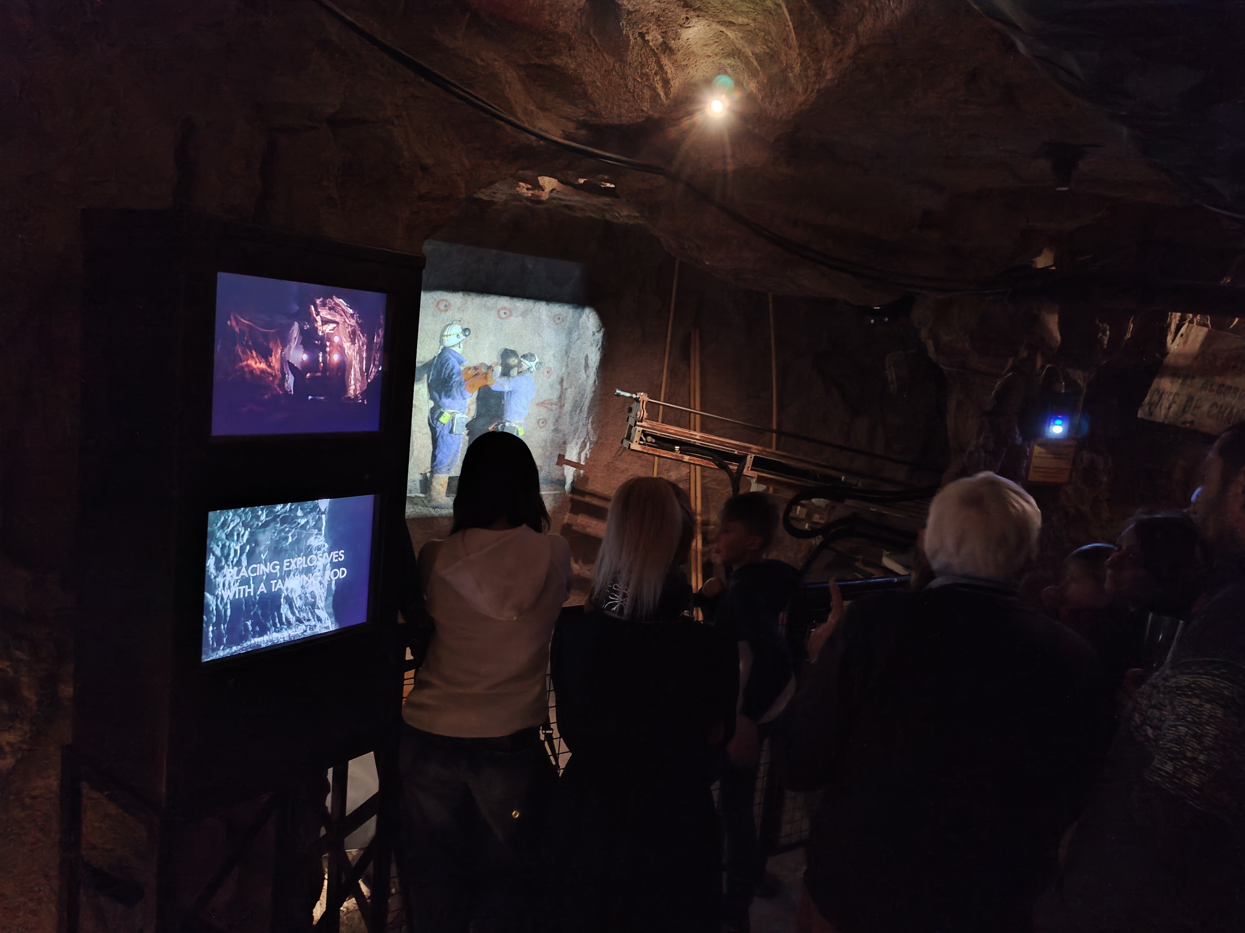 Visite du musée interactif de la mine, intermèdes contés sur les pas de Boutefeu et atelier géologi…