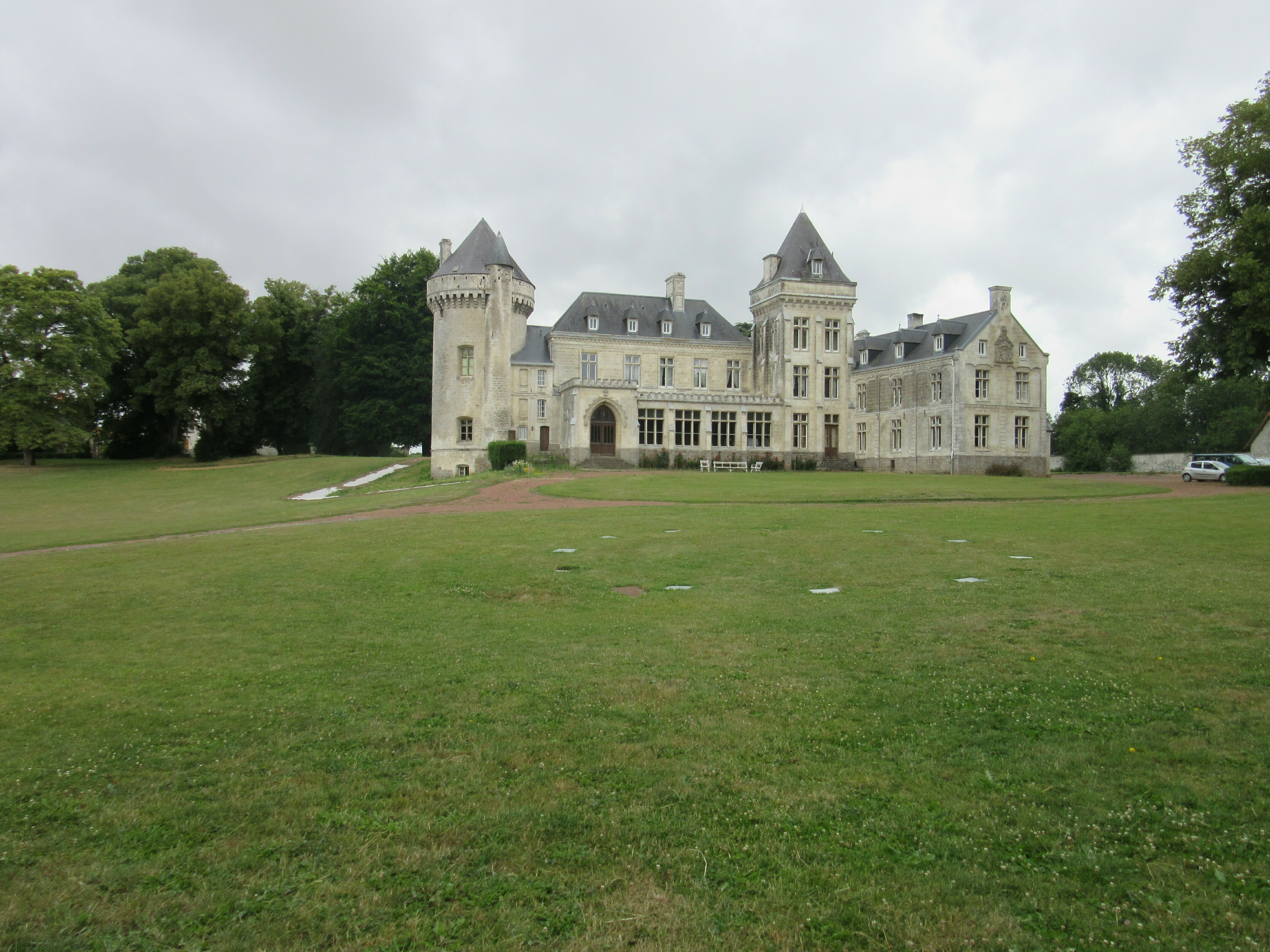 Visite du château, de la Chapelle et de la grotte de Notre Dame de Lourdes