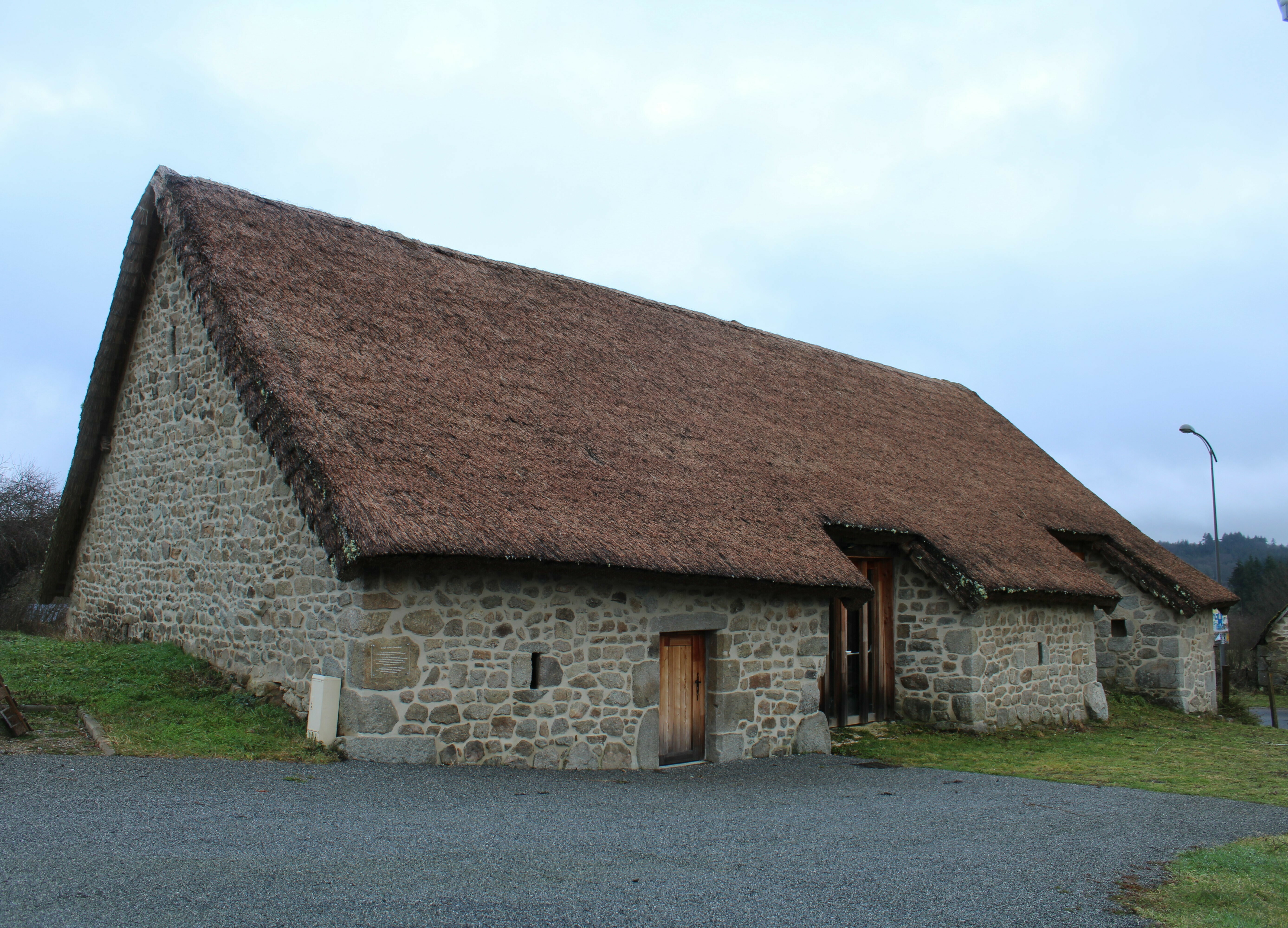 Visite libre de la grange à crucks de Saint-Fréjoux Du 21 au 22 sept 2024