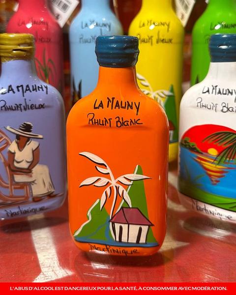 Rivière-Pilote / Peinture sur bouteilles de verre à Maison La Mauny avec Tatanka