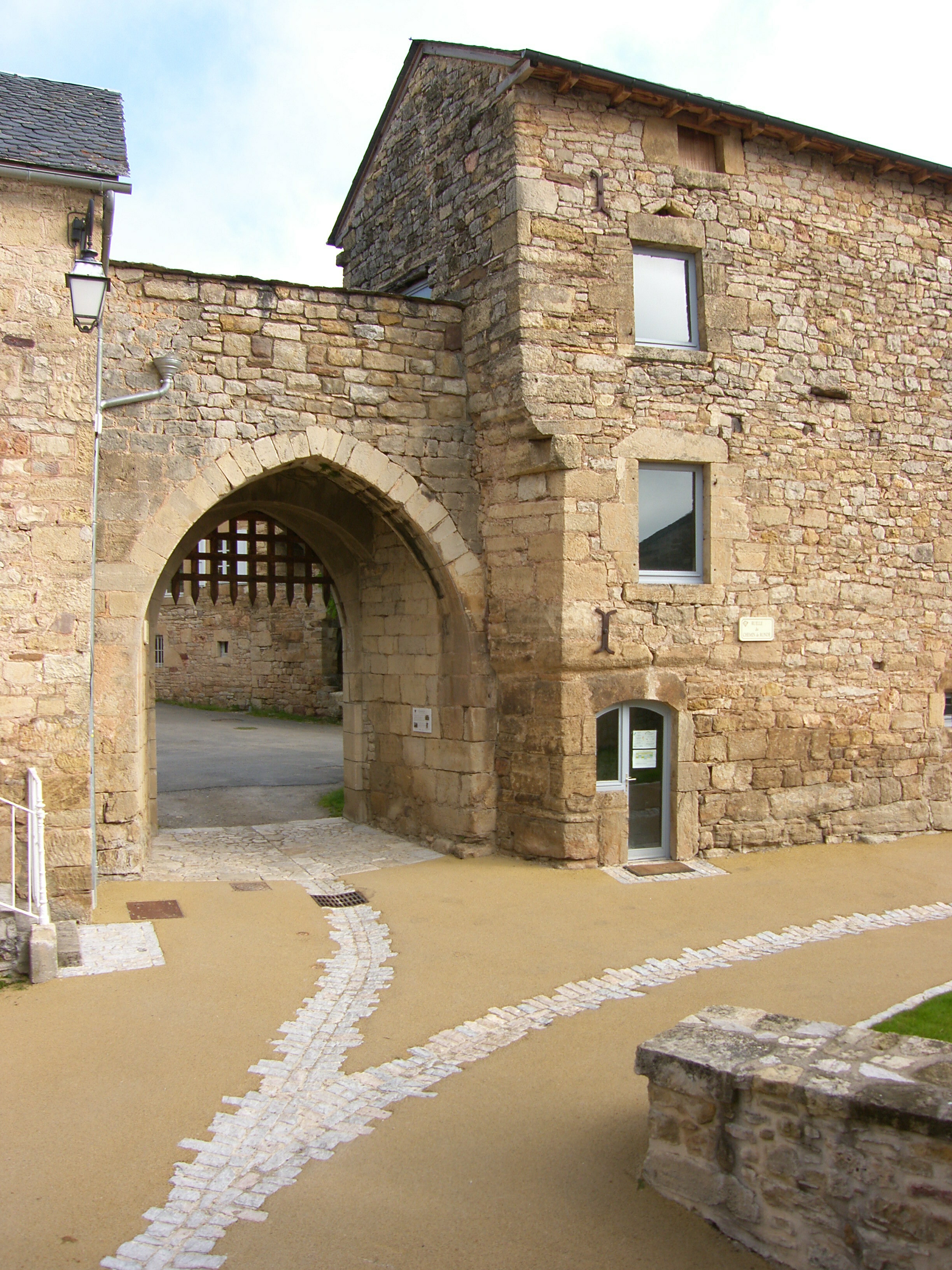 Visite guidée du village fortifié de Vimenet Le 22 sept 2024