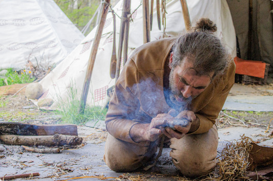 Voyagez dans le temps au cœur du quotidien des Cro-Magnons au parc de la Préhistoire