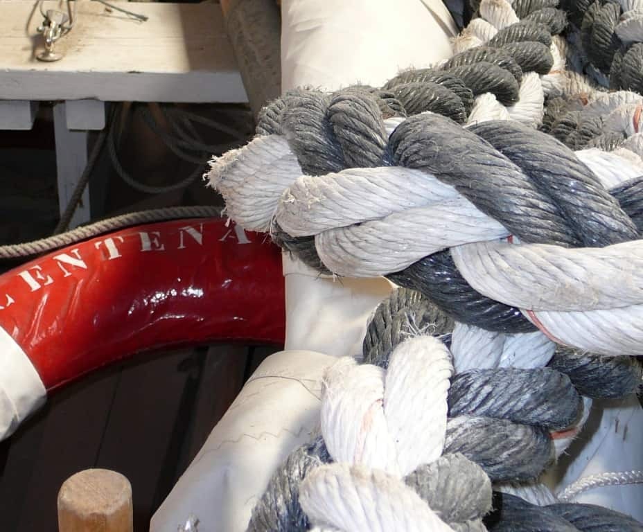 Atelier de fabrication de nœuds marins