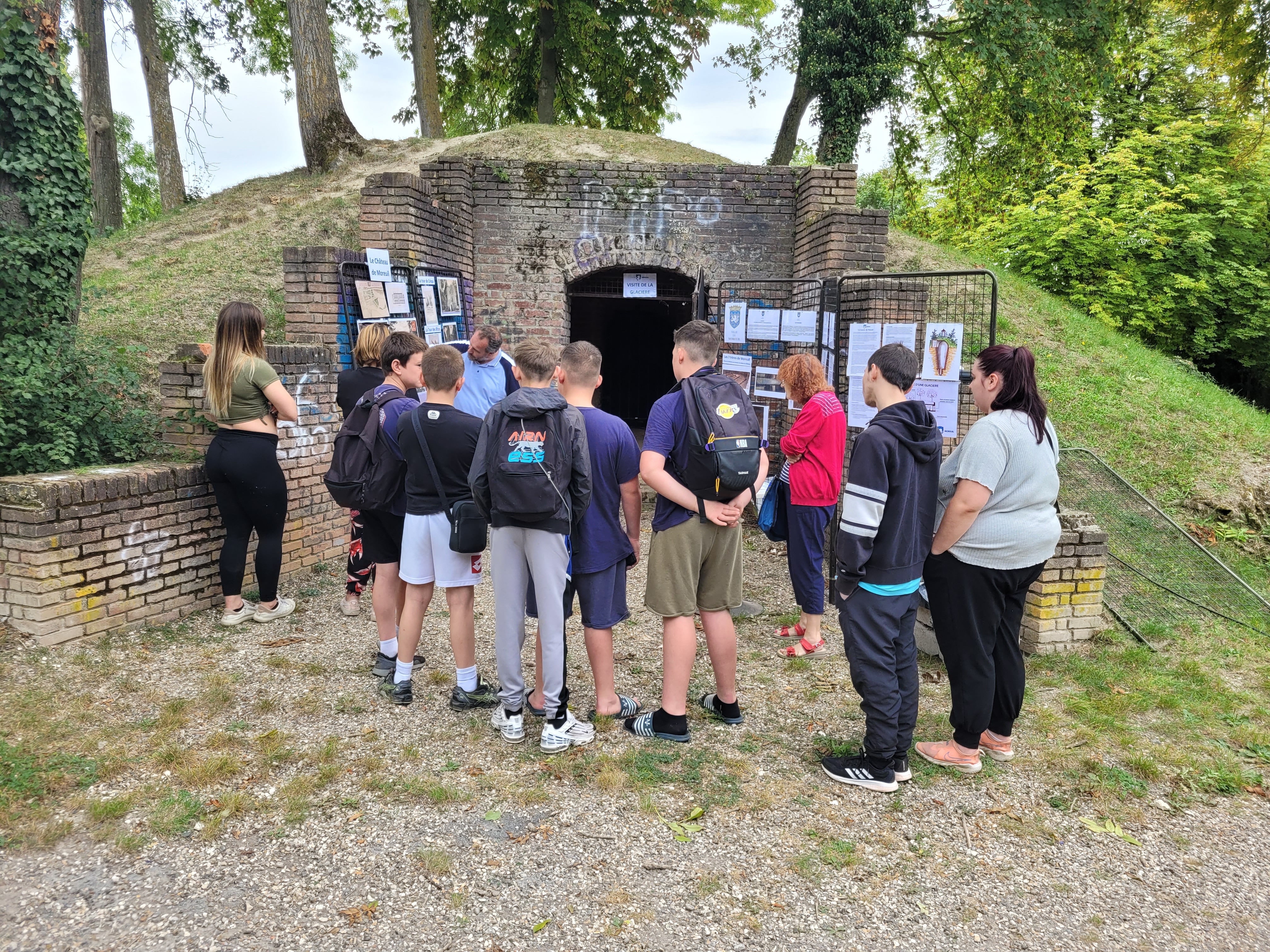 Visite guidée de la glacière et découverte des vestiges du château