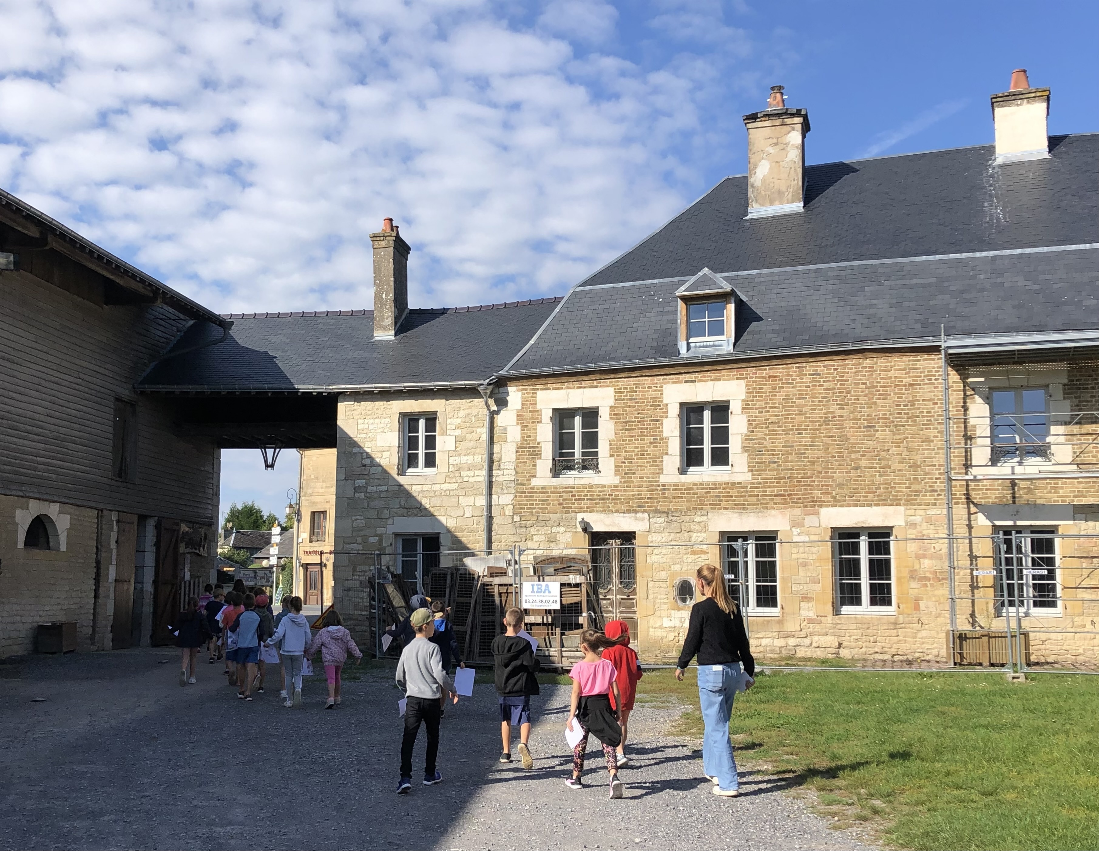 Levez les yeux ! Découverte du Relais de poste de Launois-sur-Vence Le 20 sept 2024