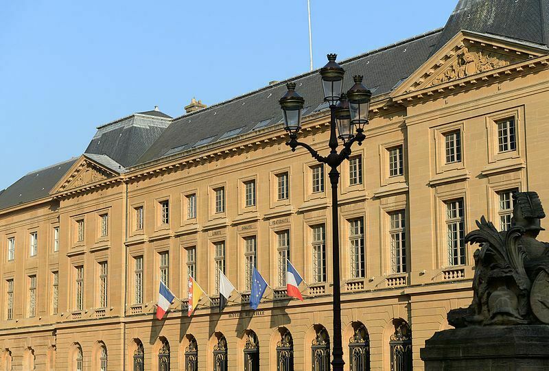 Une ville comme carrefour de routes touristiques