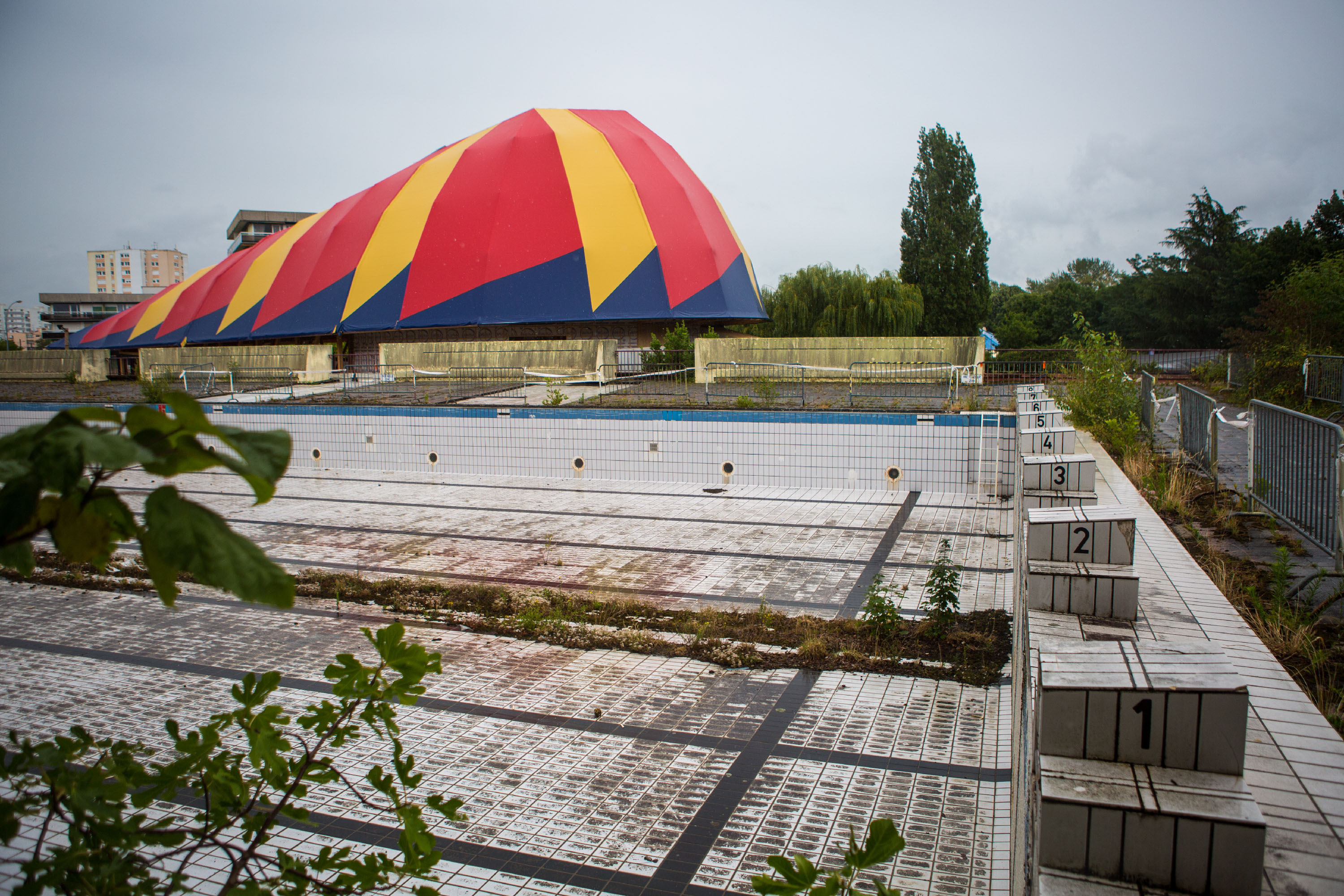 Visite guidée de la piscine au chapiteau