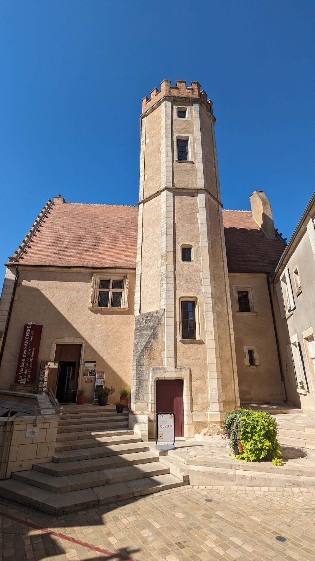 "De la maison Farnault à la Maison des Sancerre : un écrin monumental pour une appellation emblémat…