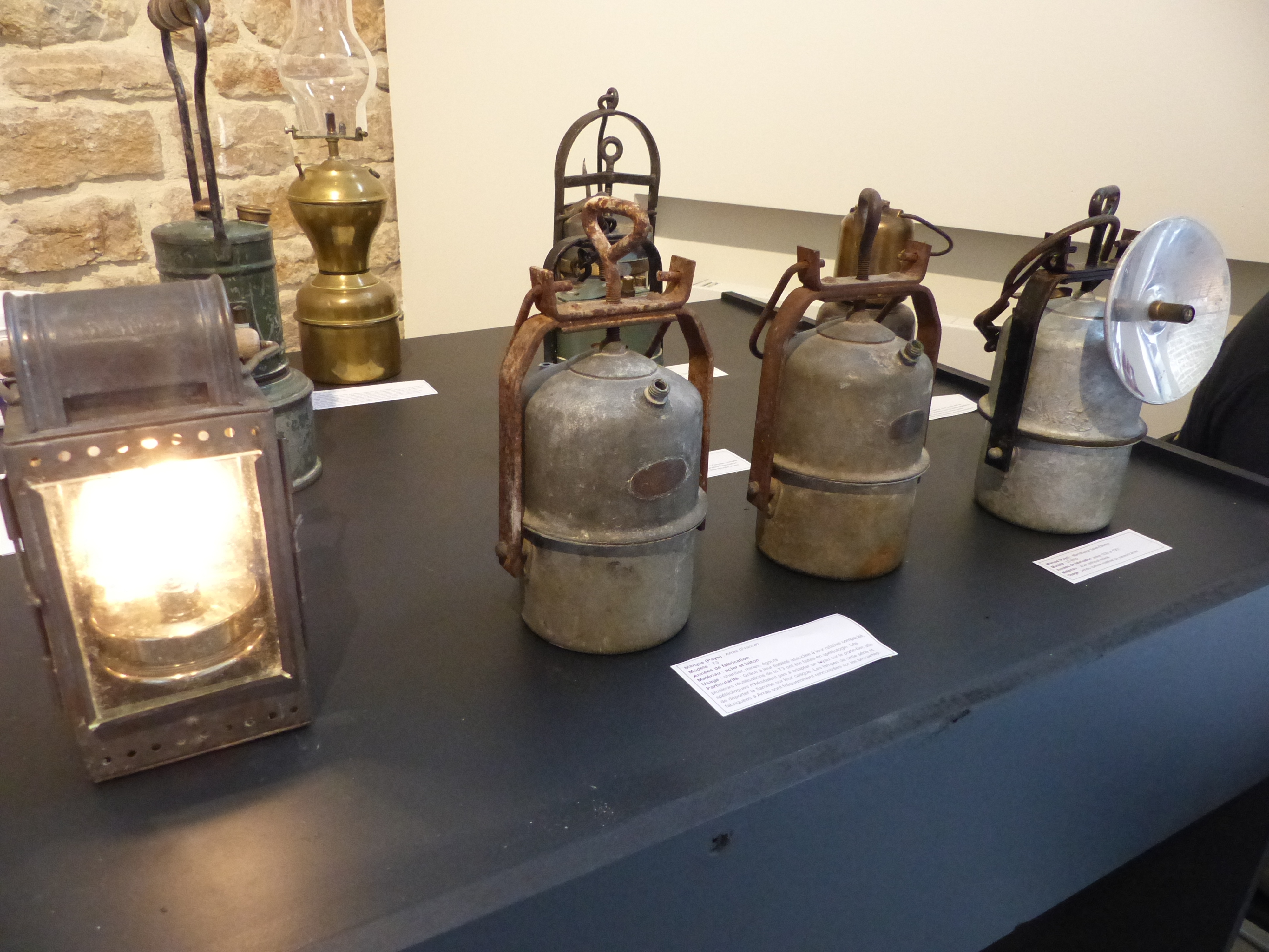 Exposition de lampes au carbure