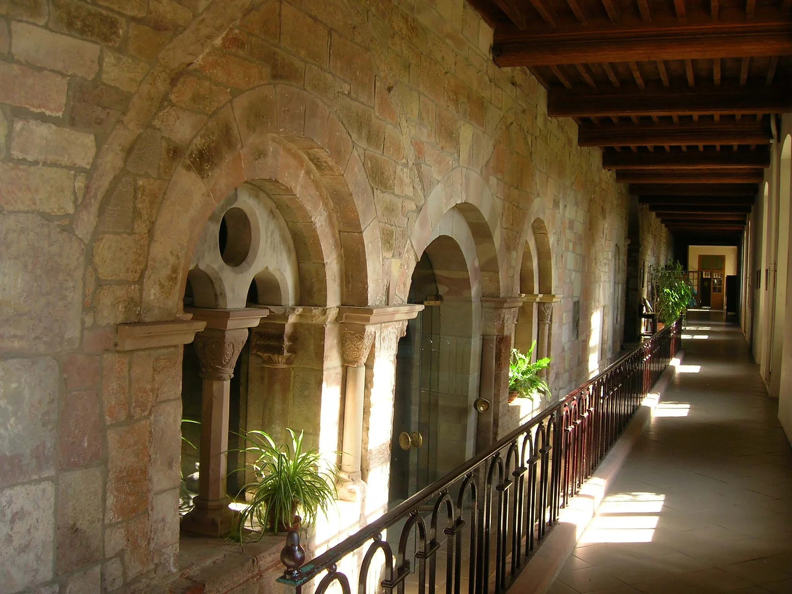 Visitez librement une abbaye et ses jardins