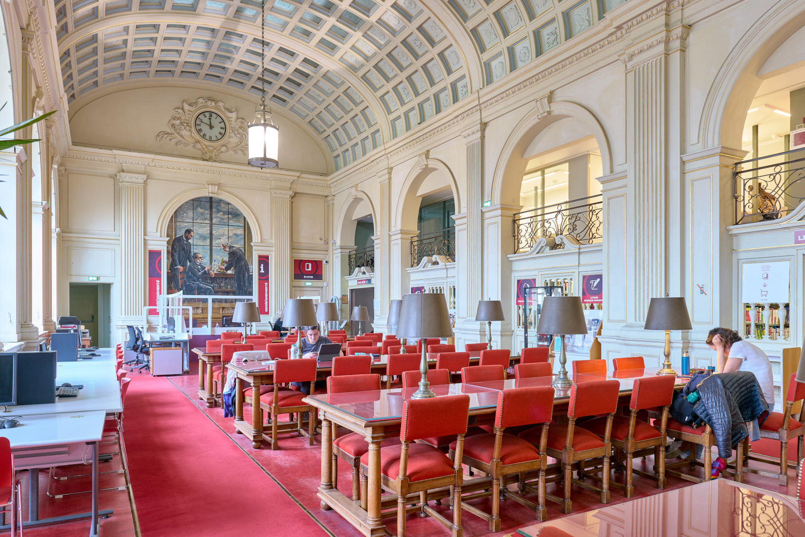 Visite guidée de la bibliothèque de la Maison internationale