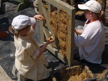 Levez les yeux ! Ateliers torchis et pans de bois