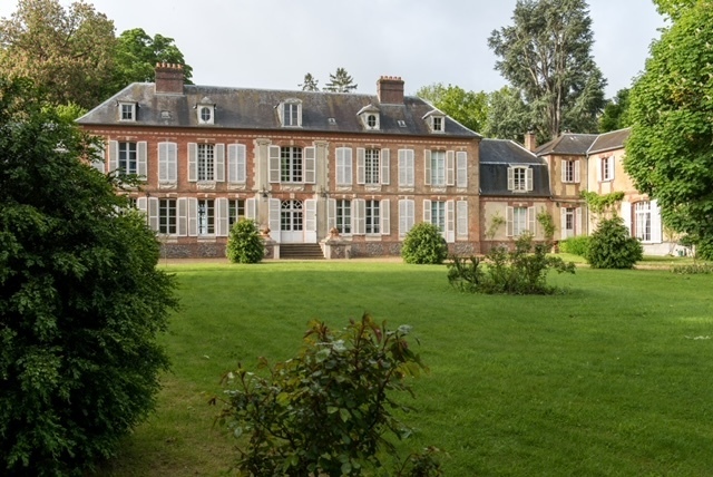 QUATRE ARTISTES INVESTISSENT LE CHATEAU DE MONTHERLANT