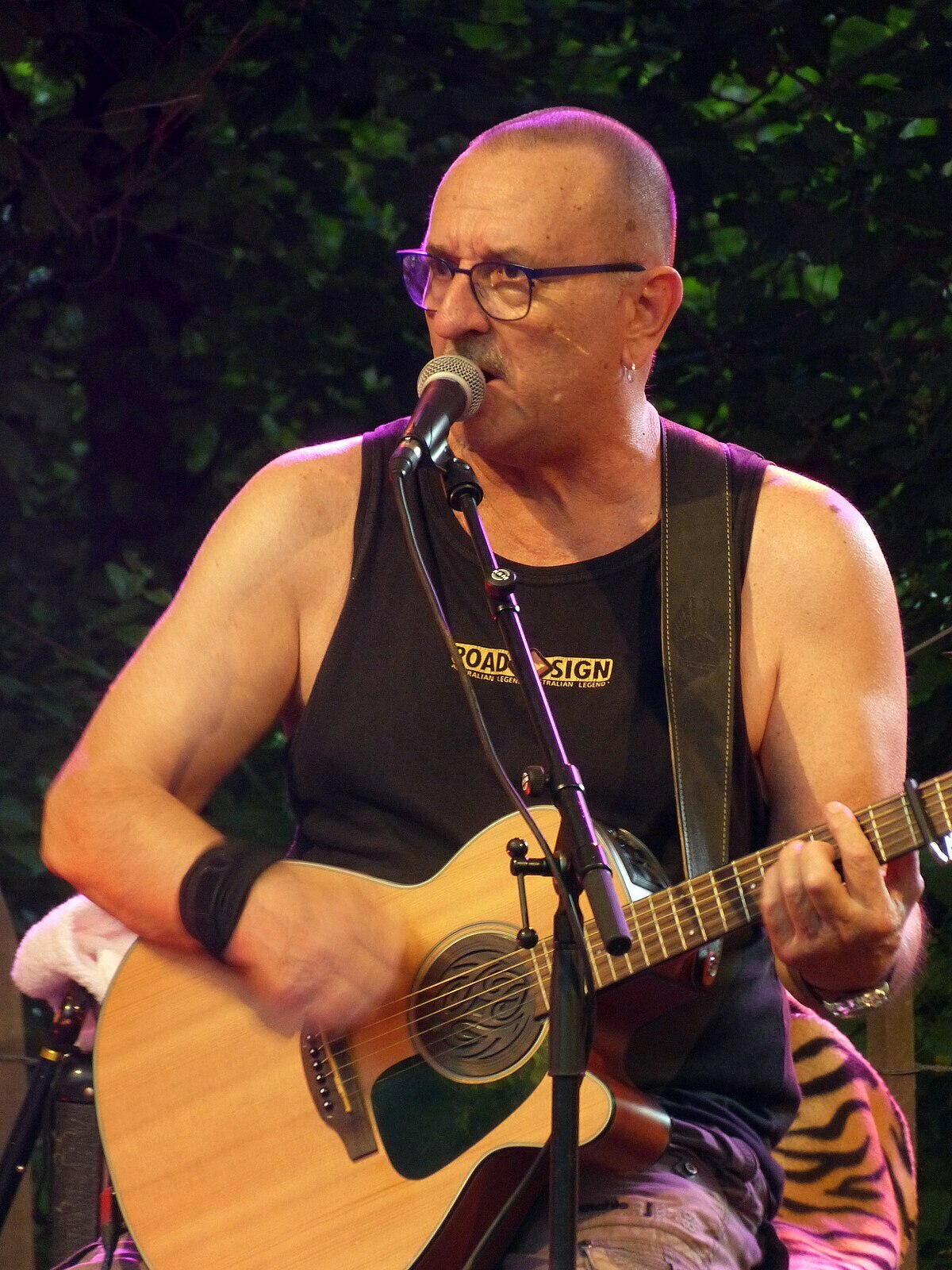 "Chemins Parallèles" : Concert-lecture dans un jardin par Pierre Hanot